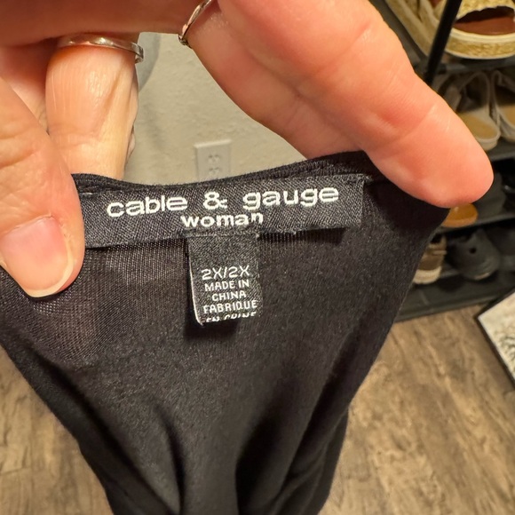 Cable and Gauge woman Sz 2x Elegant Black Women's Top w flowy sleeves - Picture 4 of 4